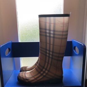 Burberry rain boots size 37